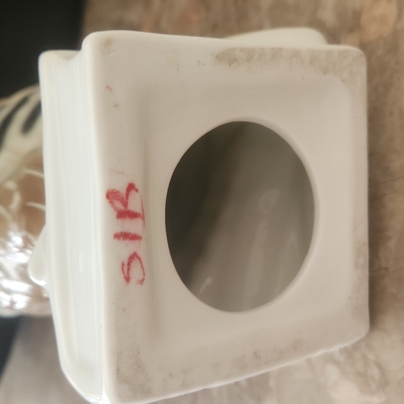 VINTAGE OWL PERCHED ON BOOKS PORCELAIN FIGURINE. - Picture 6 of 10